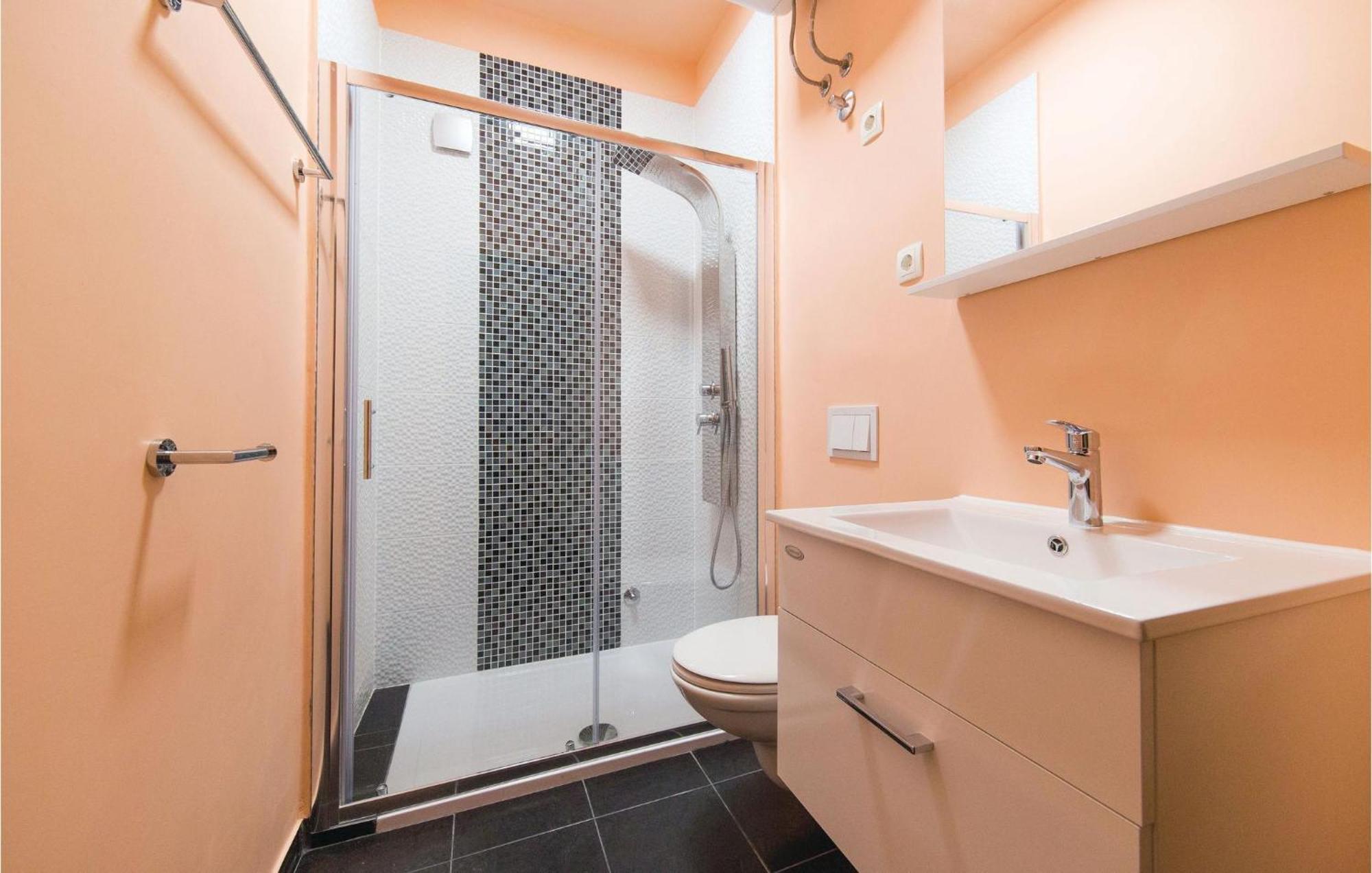 Amazing Apartment In Kastel Stafilic With Jacuzzi Kastela Exterior photo