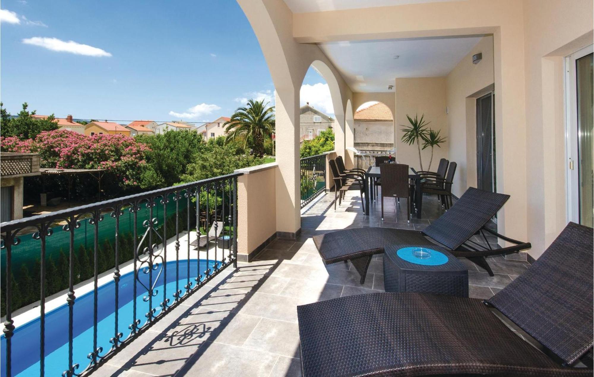 Amazing Apartment In Kastel Stafilic With Jacuzzi Kastela Exterior photo