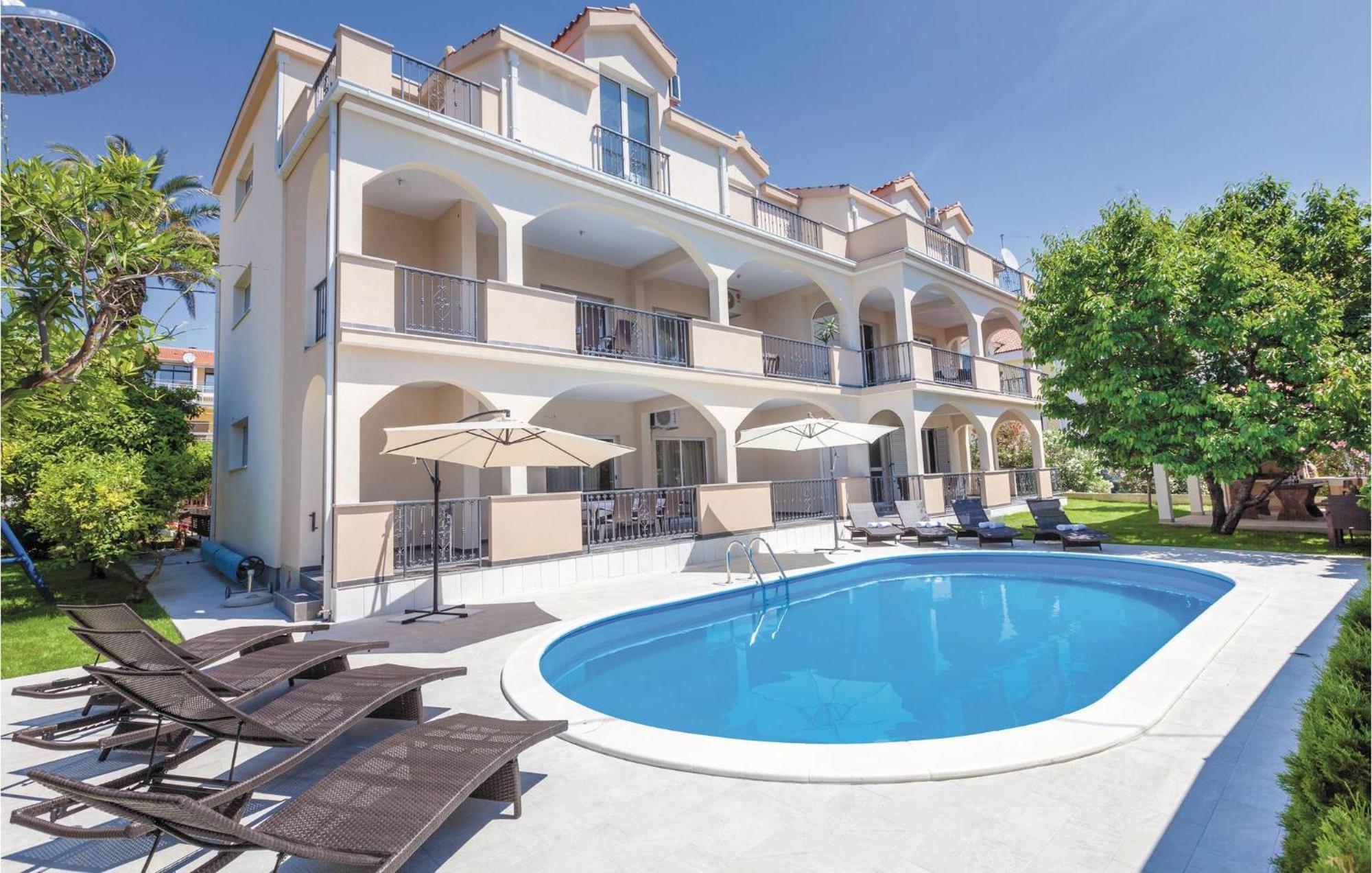 Amazing Apartment In Kastel Stafilic With Jacuzzi Kastela Exterior photo