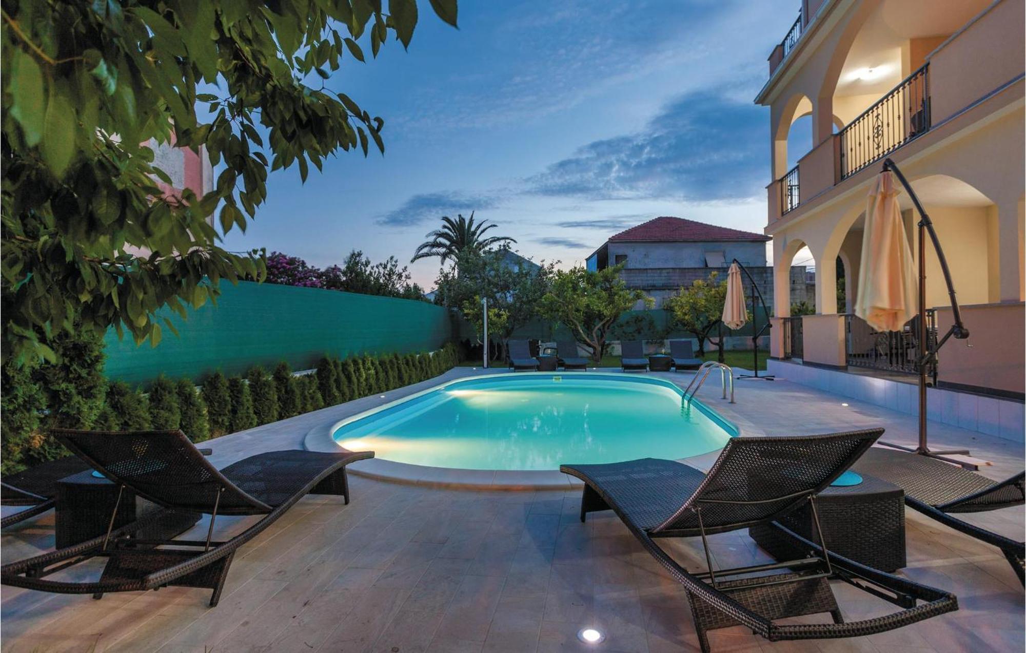 Amazing Apartment In Kastel Stafilic With Jacuzzi Kastela Exterior photo