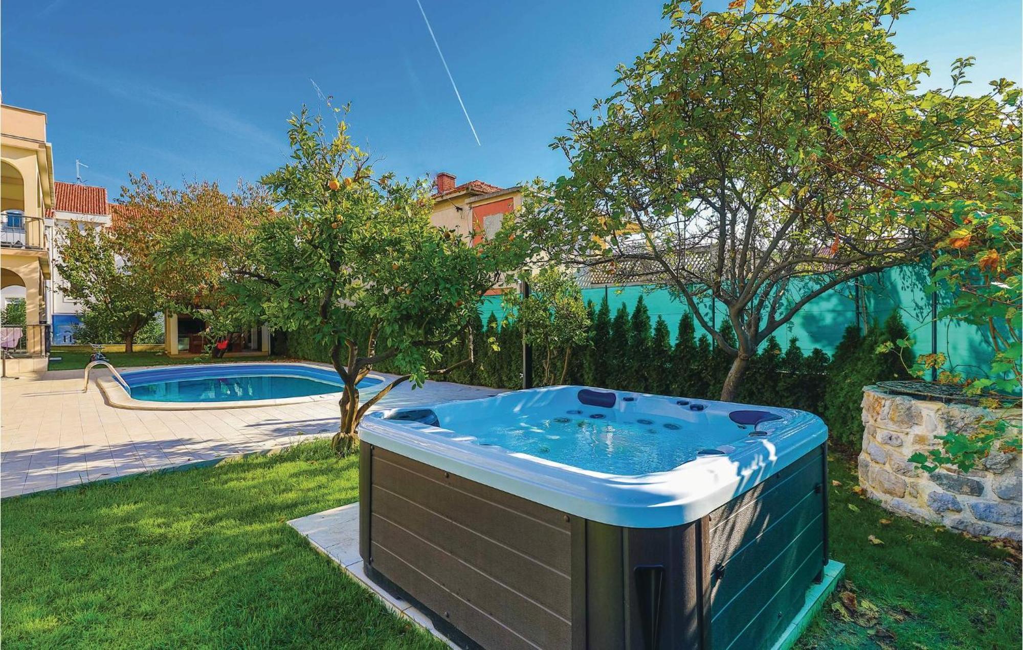 Amazing Apartment In Kastel Stafilic With Jacuzzi Kastela Exterior photo
