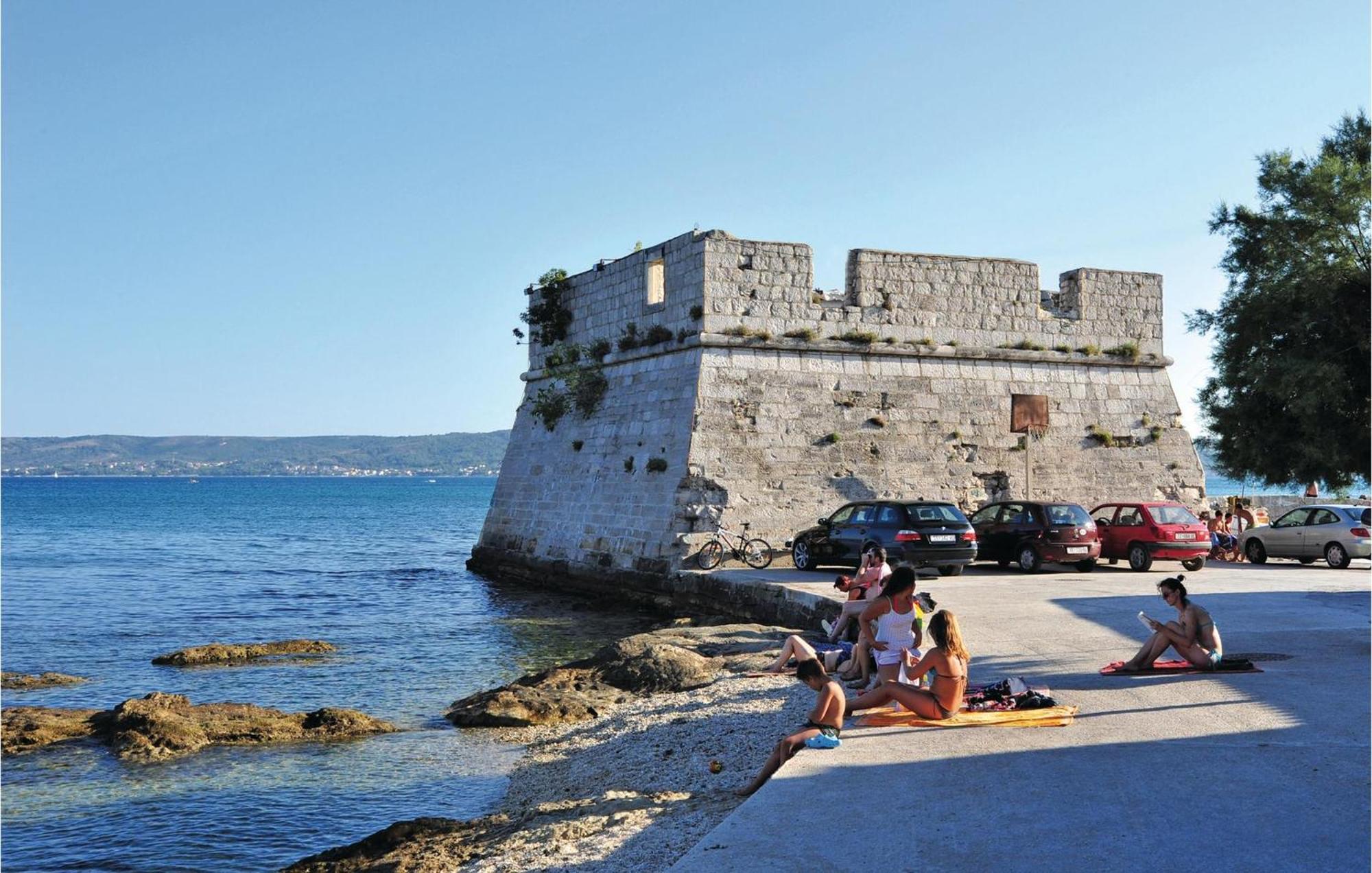 Amazing Apartment In Kastel Stafilic With Jacuzzi Kastela Exterior photo